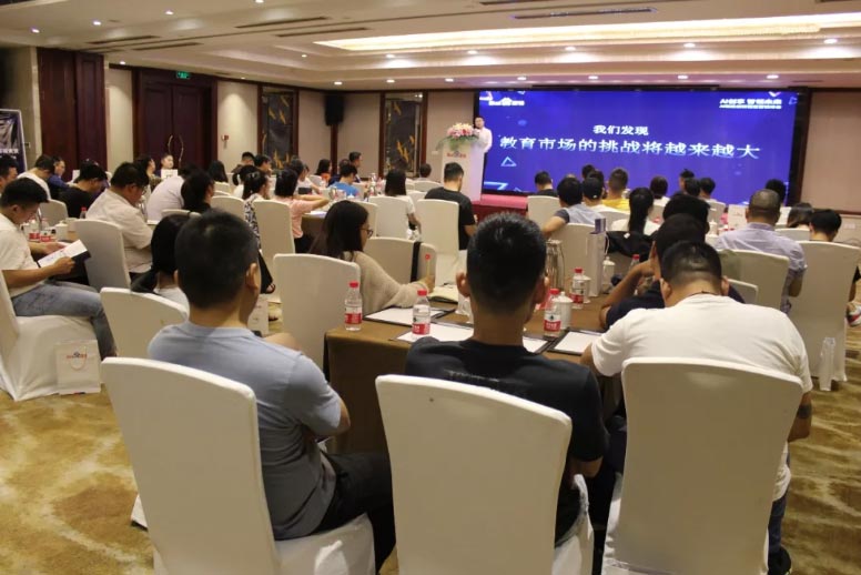 AI創(chuàng)享 智領(lǐng)未來——AI賦能創(chuàng)新百度營(yíng)銷峰會(huì)圓滿落幕